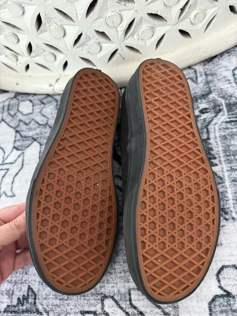 Vans Men Black Low-Top Canvas Sneakers